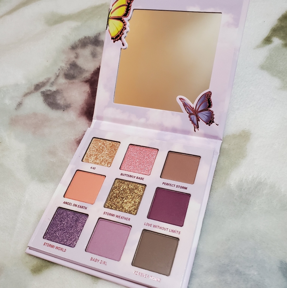 🦋 New Kylie x Stormi Eye Shadow Palette - Picture 2 of 8
